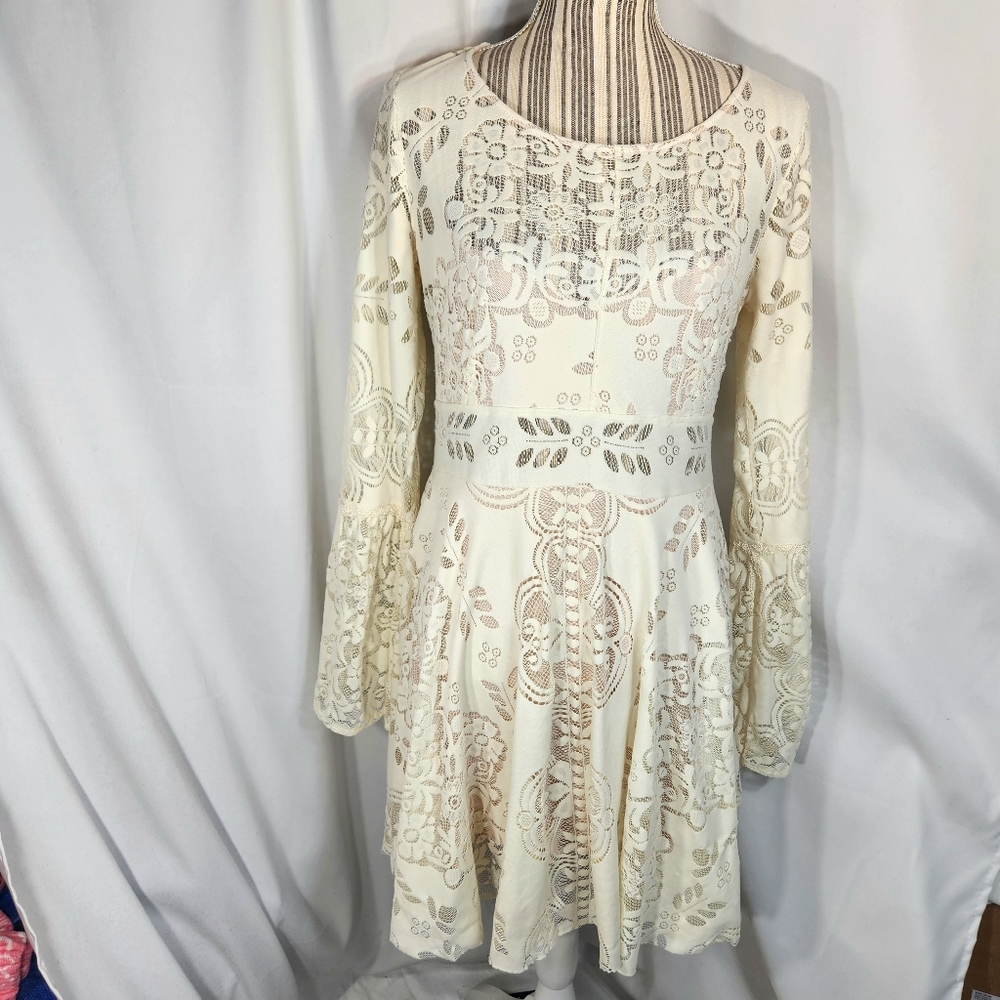 Free People Off-White Lace Dress Tan Lining Bell Sleeve Open Back Dress Size 10